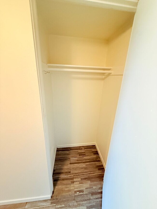 Building Photo - 401 N Lupine St