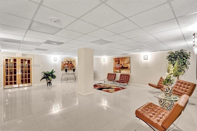 Building Photo - 1833 S Ocean Dr
