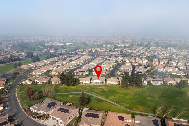 Building Photo - 139 Cedar Ridge Dr