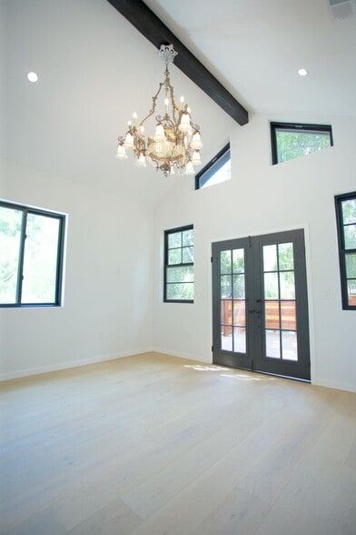 Building Photo - 2119 Hyperion Ave