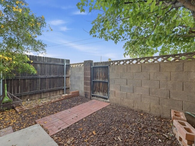 Building Photo - 2182 N 1st Ave