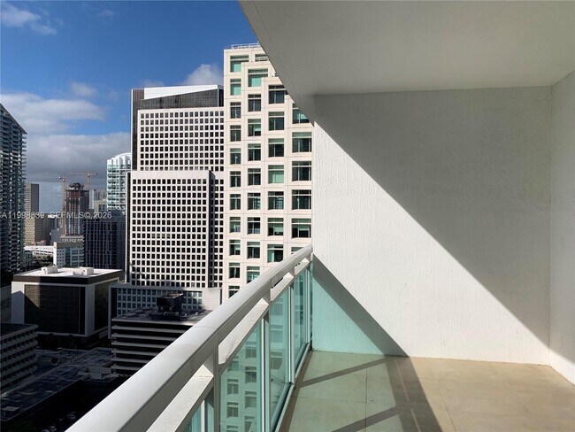 Building Photo - 950 Brickell Bay Dr