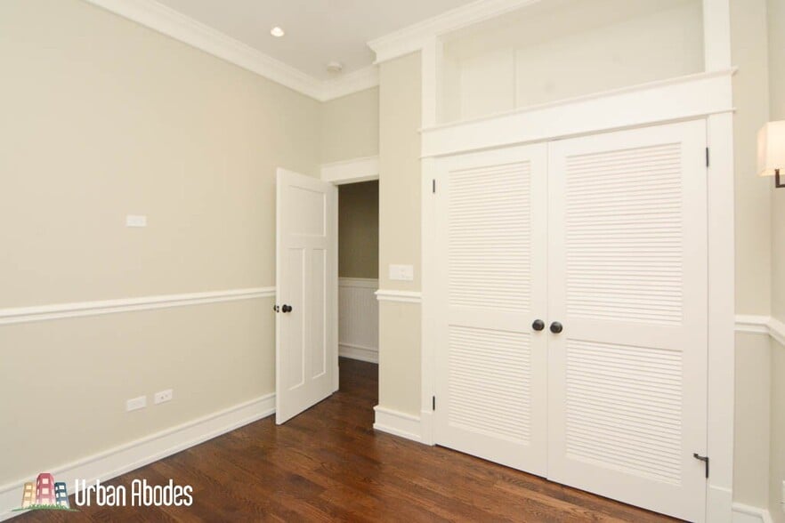 Building Photo - 3455 N Hoyne Ave