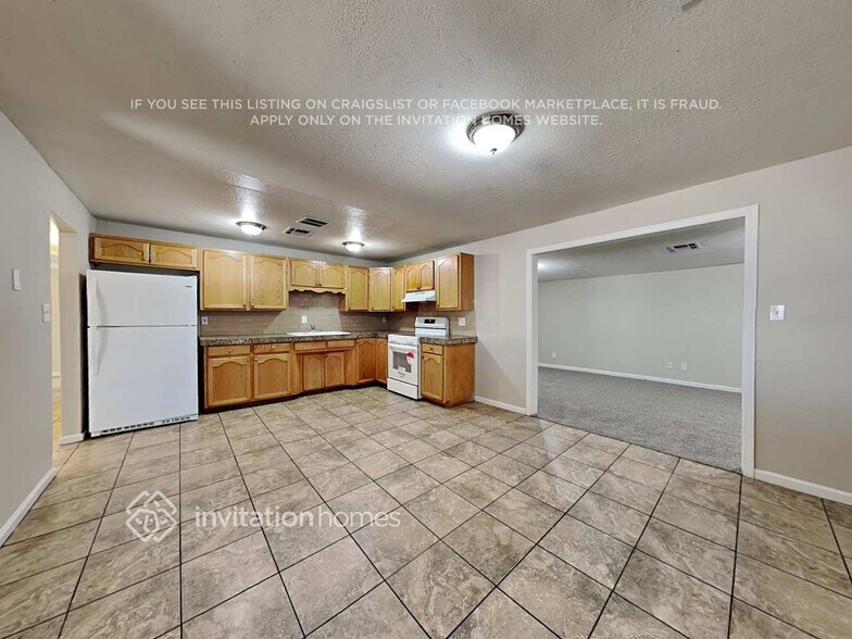 Building Photo - 4102 N 71st Ln