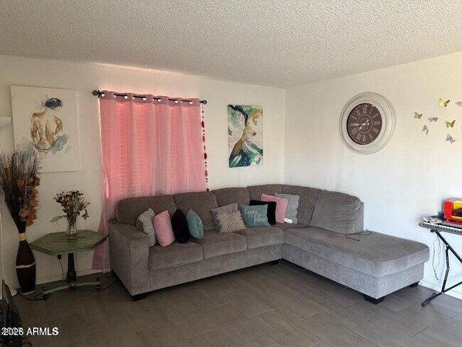 Building Photo - 2687 W Ocotillo Rd