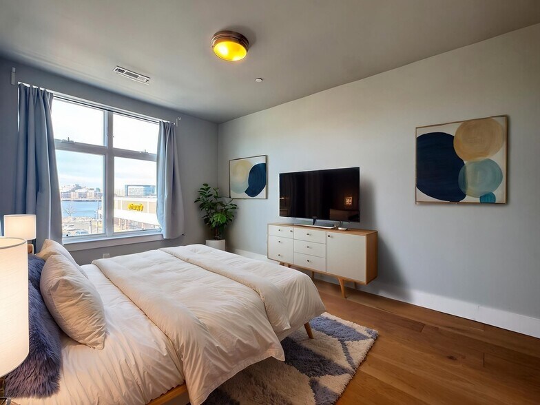 Building Photo - 250 Meridian St