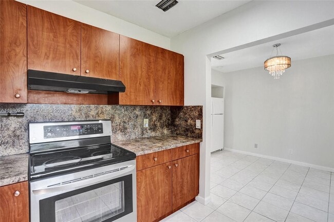 Building Photo - 2621 SW Natura Ave