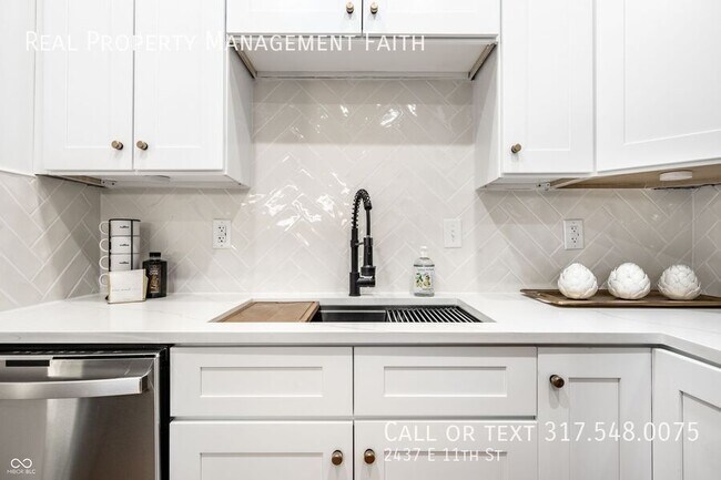 Building Photo - 2437 E 11th St