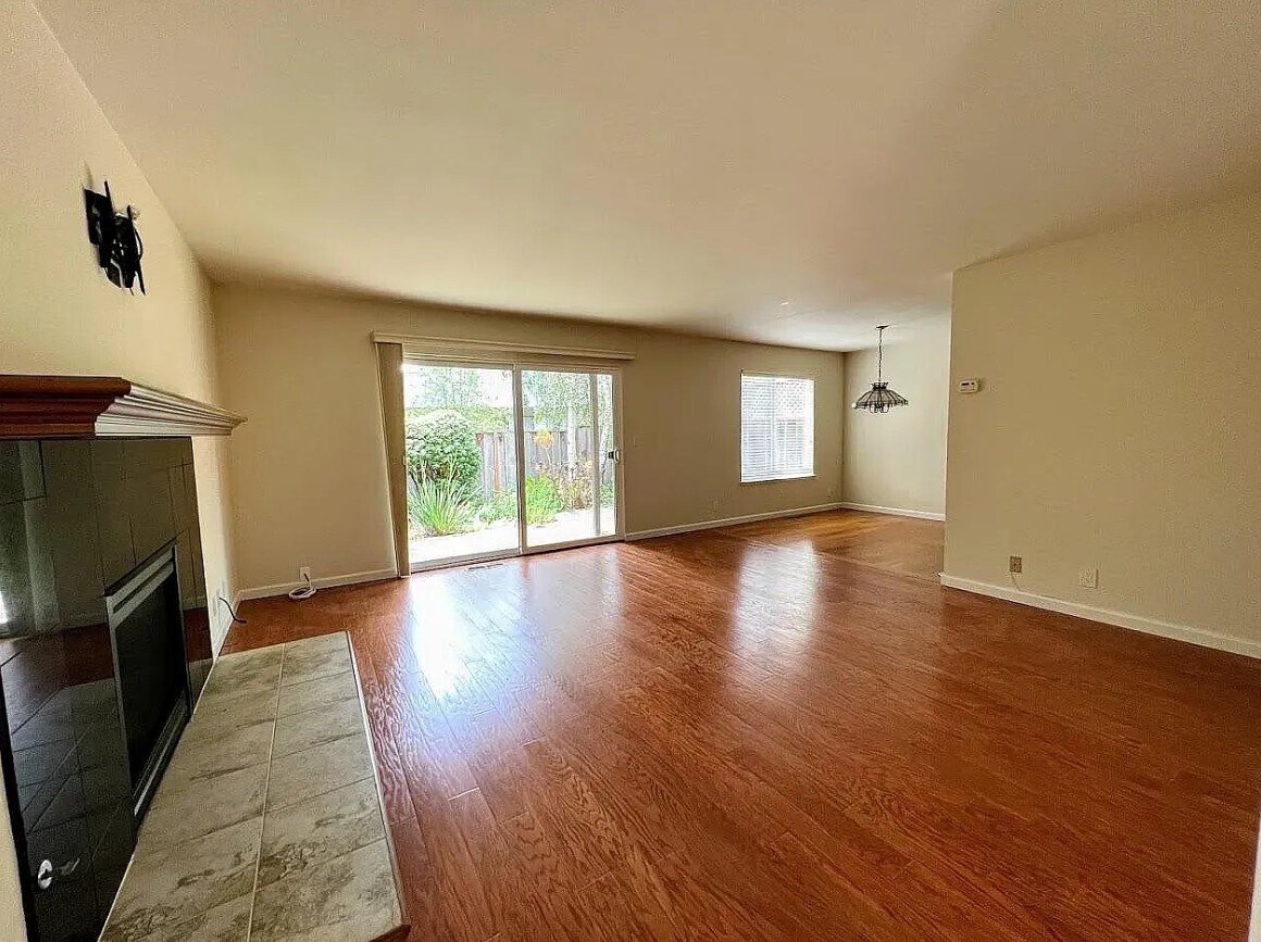 Building Photo - 112 Vineyard Ct