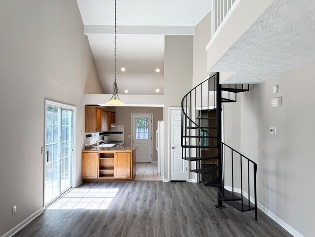 Building Photo - Charming 2 Bed/2 Bath Home in Woodstock – ...