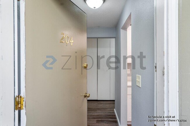 Building Photo - 9807 NE 124th St