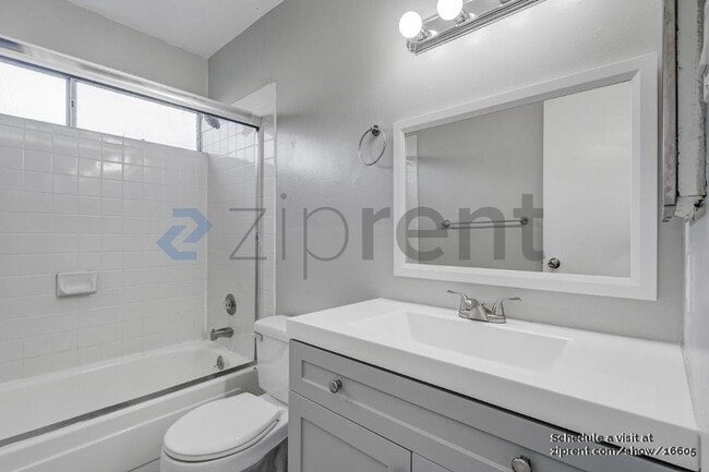 Building Photo - 1680 Laguna St