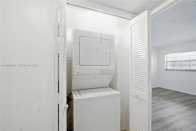 Building Photo - 3850 Oaks Clubhouse Dr