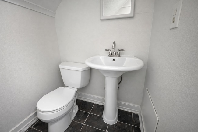 Building Photo - 449 SE 4th Ave