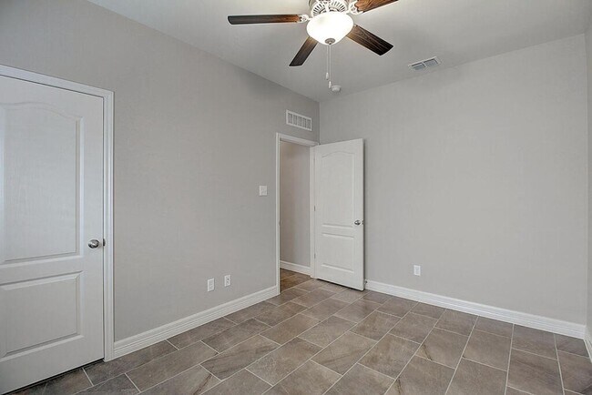 Building Photo - 7530 Sable Creek Dr