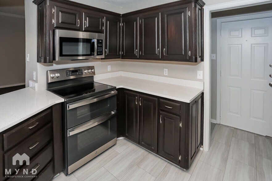 Building Photo - 521 Pleasant Valley Dr