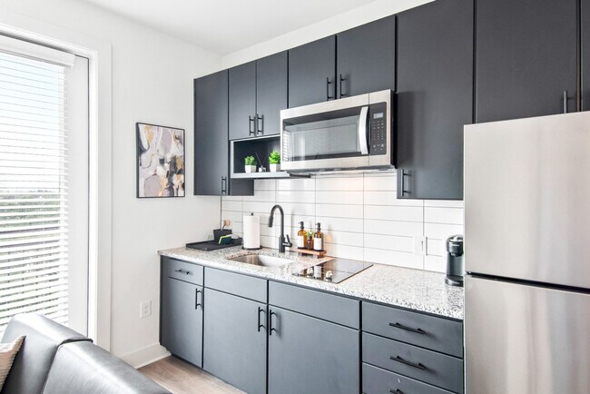 Building Photo - 714 Richmond Ave.