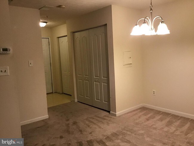 Building Photo - 8961 Town Center Cir