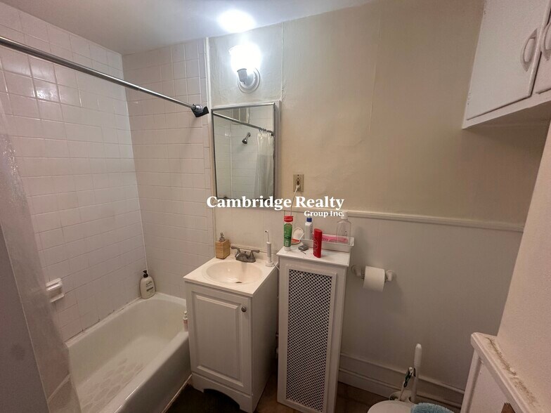 Building Photo - 543 Broadway