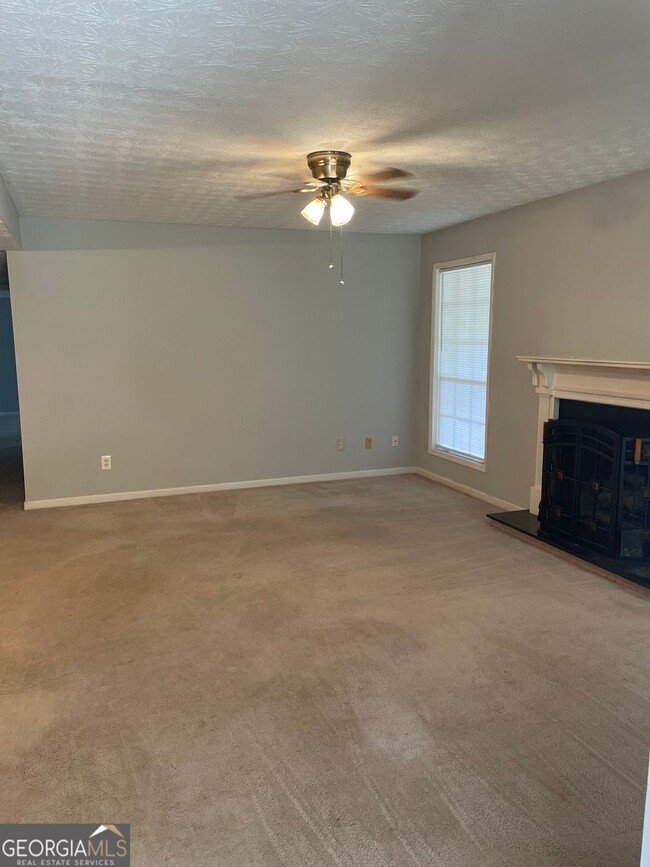Building Photo - 6431 Oakleaf Way