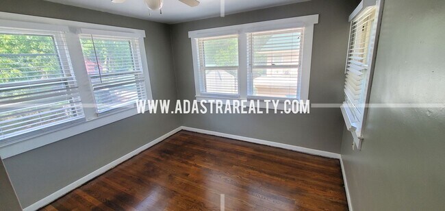 Building Photo - Amazing Historic Independence Home-Available NOW!!