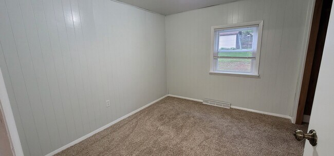 Building Photo - 281 Acre Ave