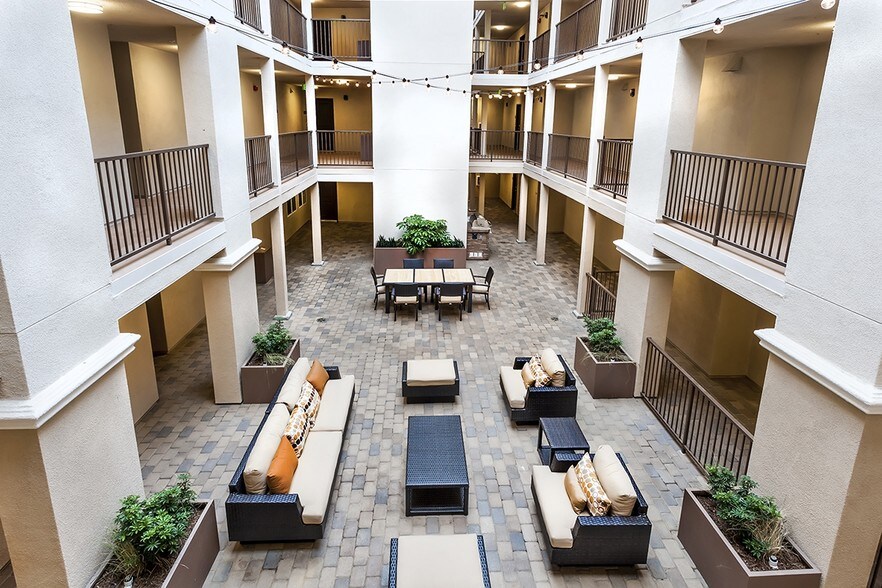 Interior Photo - Zuma Student Housing