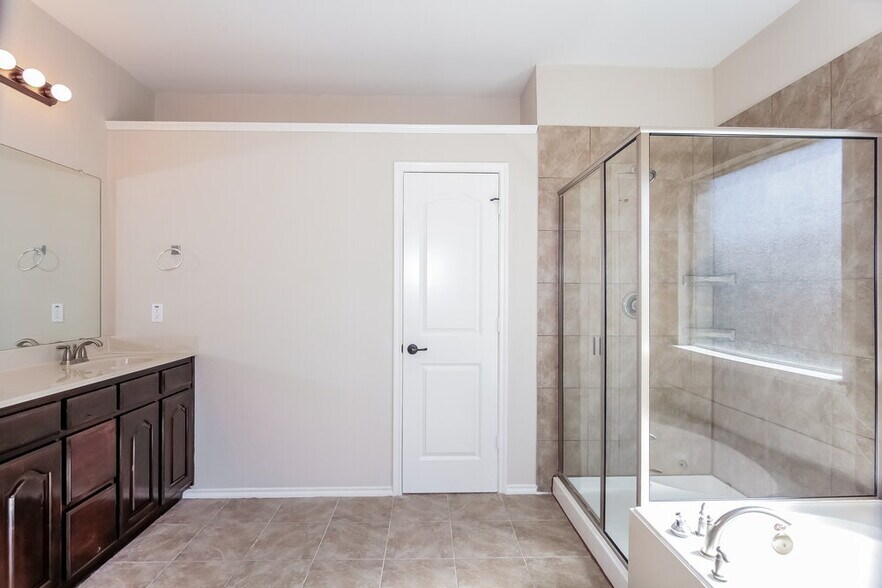 Building Photo - 1082 Carpenter Ct