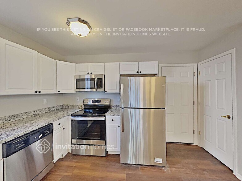 Building Photo - 12181 Newport Dr