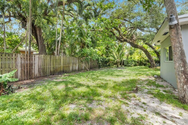 Building Photo - 1548 SW 23rd Ct