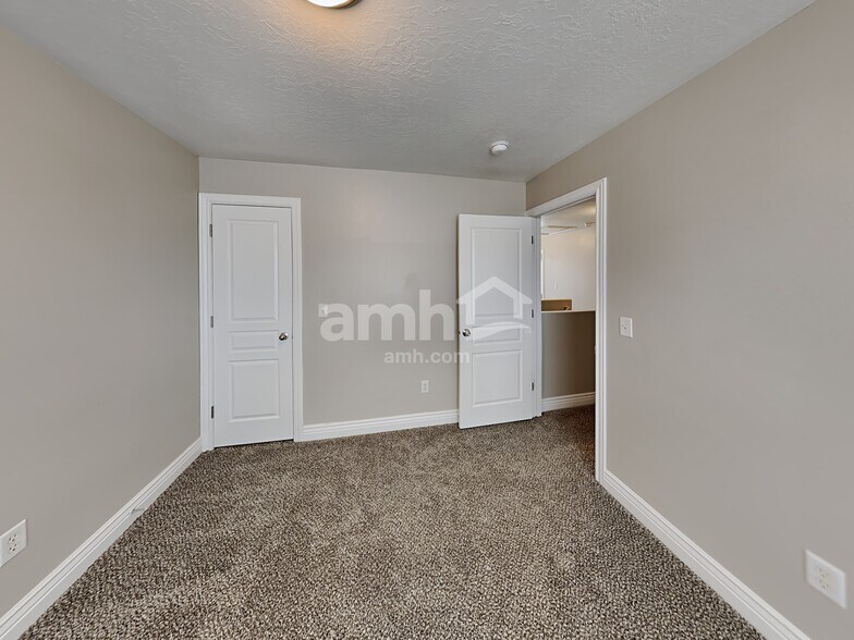 Building Photo - 1460 Heather Ln