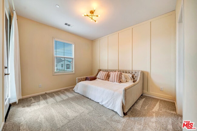 Building Photo - 25151 Golden Maple Dr