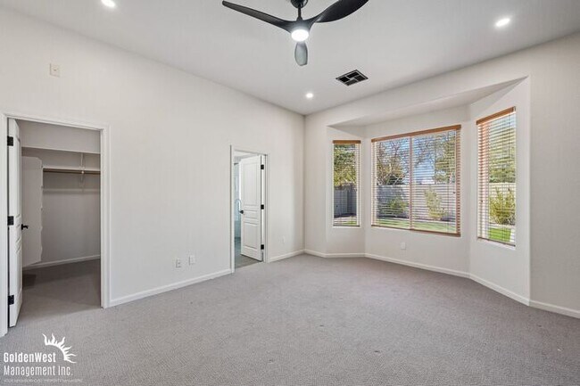 Building Photo - Beautiful 4Bdm 2Ba Home with Private Backyard in Gilbert!
