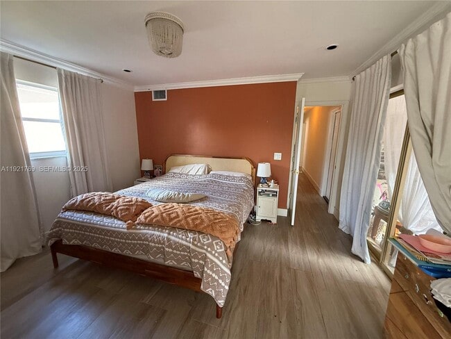 Building Photo - 5424 Van Buren St