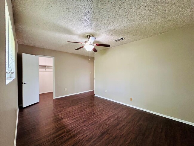 Building Photo - 1507 No Mor Cove