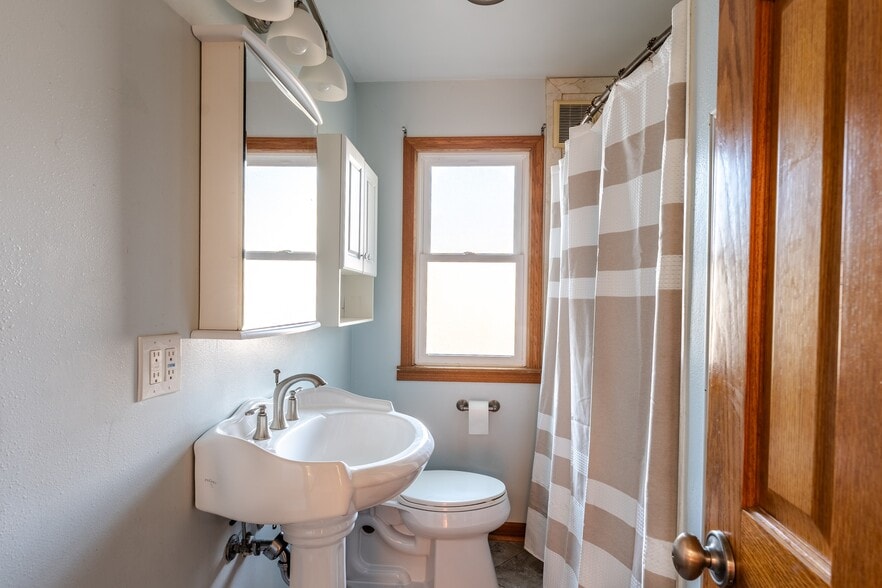Bathroom - 4220 S Adams Ave