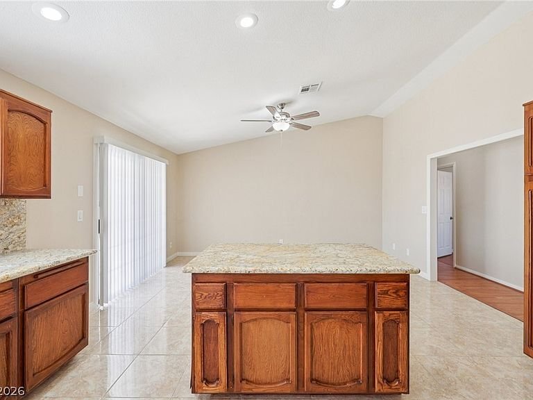 Building Photo - 582 Kavanagh Pl