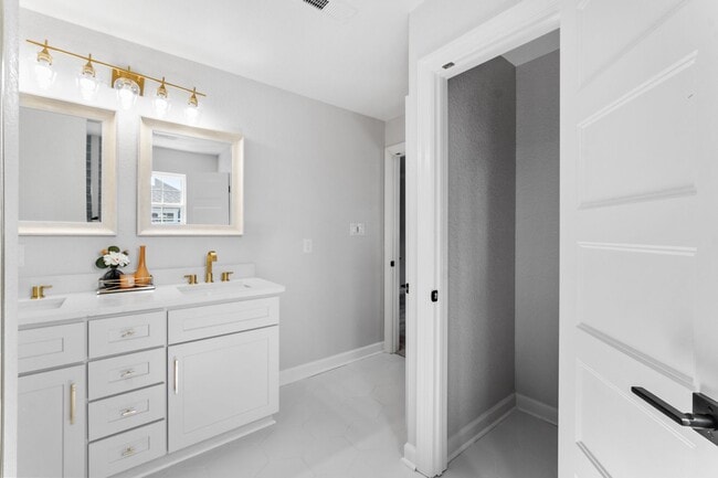 Building Photo - Brand-new condo in the heart of Ocean View.