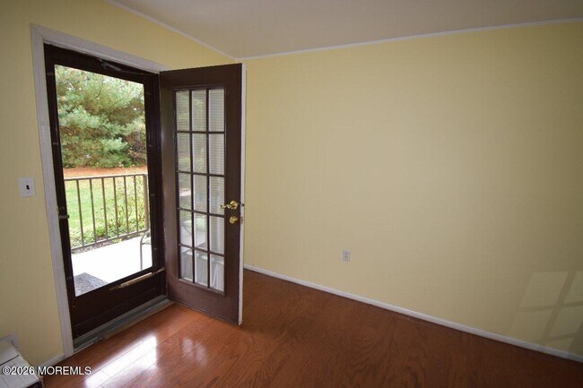 Building Photo - 1304 Wellington Pl