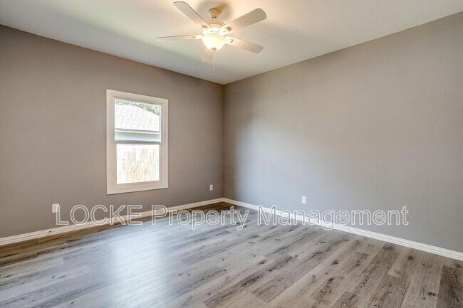 Building Photo - 1117 E Cantey St