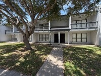 Building Photo - South Side Two Story Townhome!!