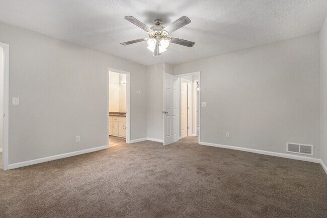 Building Photo - 3 bdrm, 2 bath in Stone Mountain