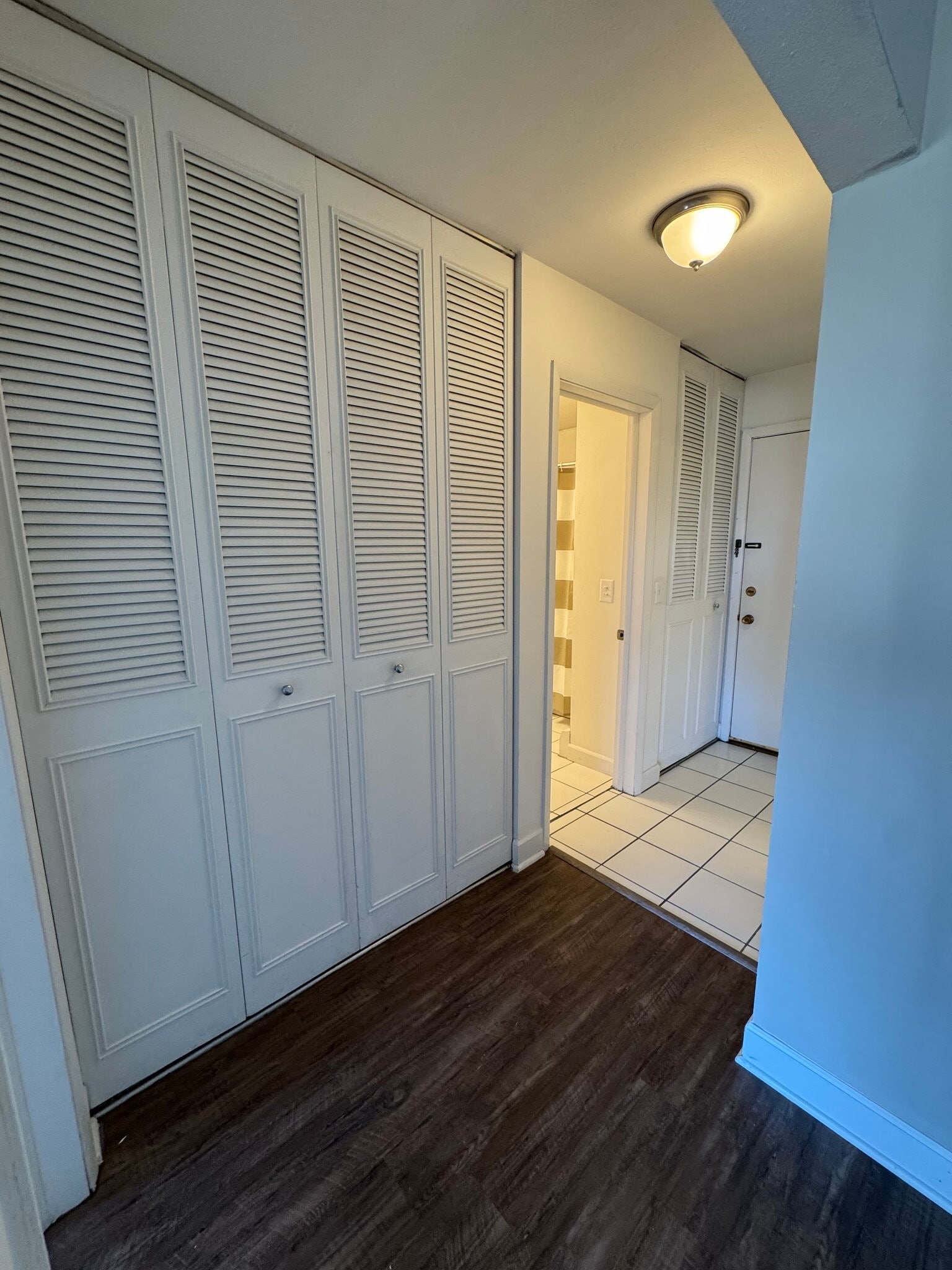 Building Photo - 2260 N Summit Ave