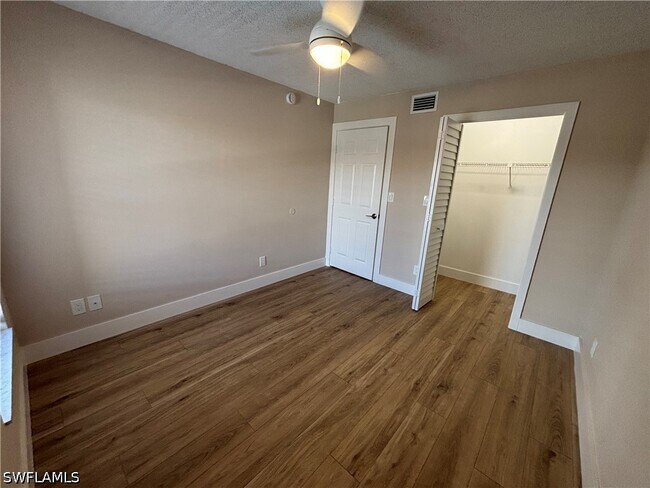 Building Photo - 5319 Summerlin Rd