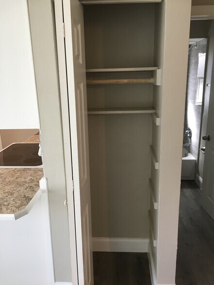 Building Photo - 805 10th St SW