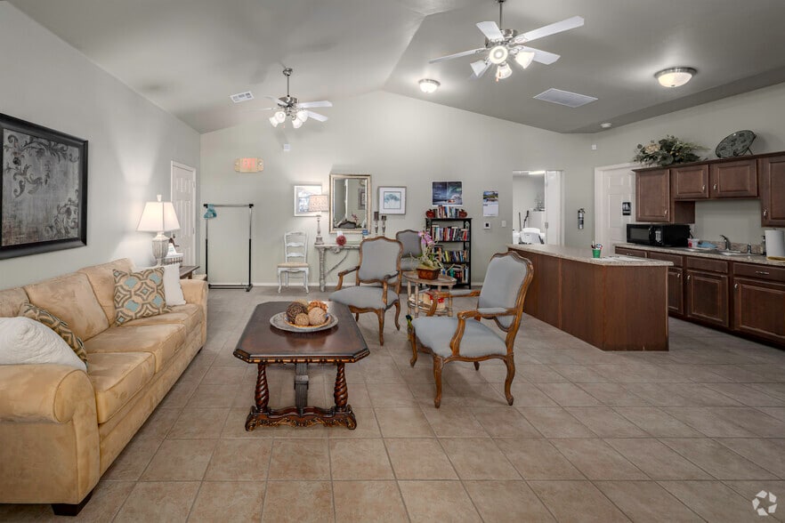 Leasing Office Lobby - Cottage Park Shawnee 62+
