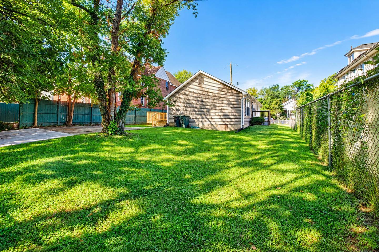 Building Photo - Bright & Comfortable Home in DC