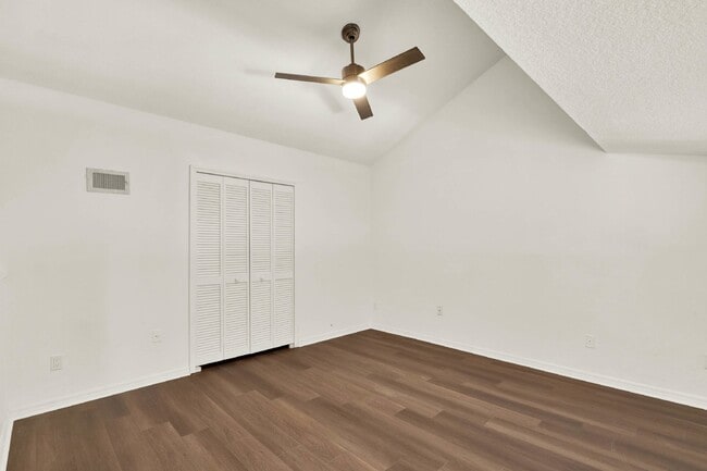 Building Photo - Charming 2-Bedroom + Bonus Room/Loft, 2-Bath Townhome Retreat in Conway!