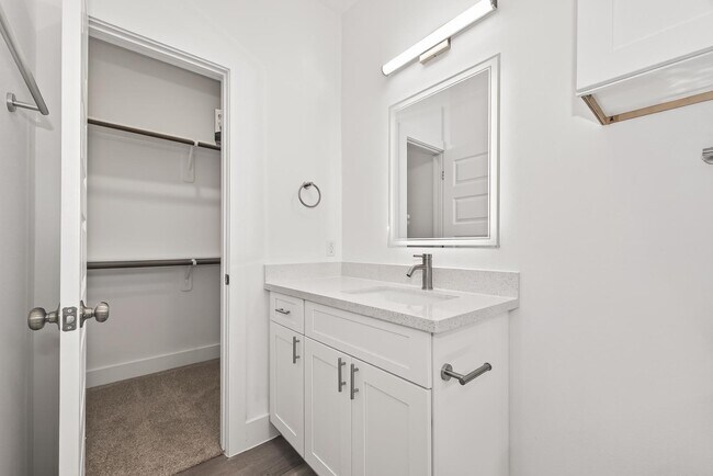 Building Photo - 5304 Lynnfield St