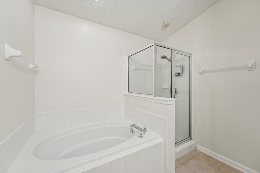 Building Photo - 808 South Edenbridge Way